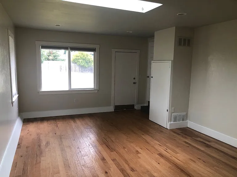 1306 Henderson St — Photo 4