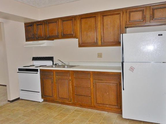 3rd image of 201 Anthony Dr APT A