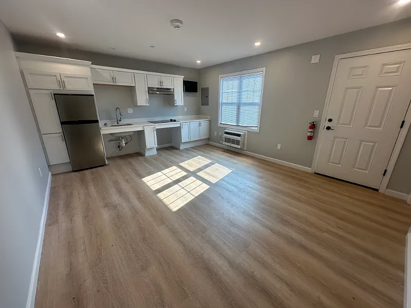 Studio, 300 sqft, $1,800 — Photo 1