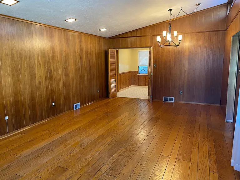 1210 Morris St — Photo 9