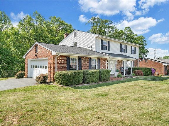 3rd image of 1036 Howell Dr