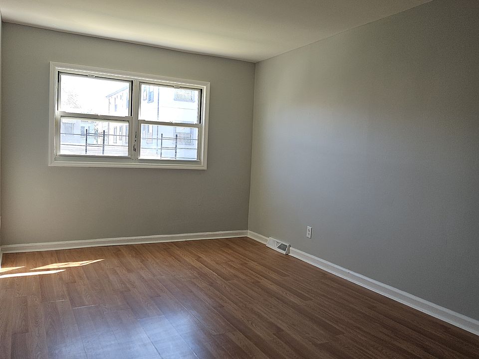 2nd image of 951 E 227th St #1