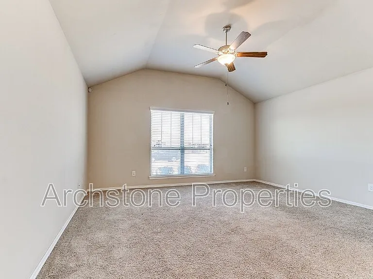 19704 Taggert Dr — Photo 3