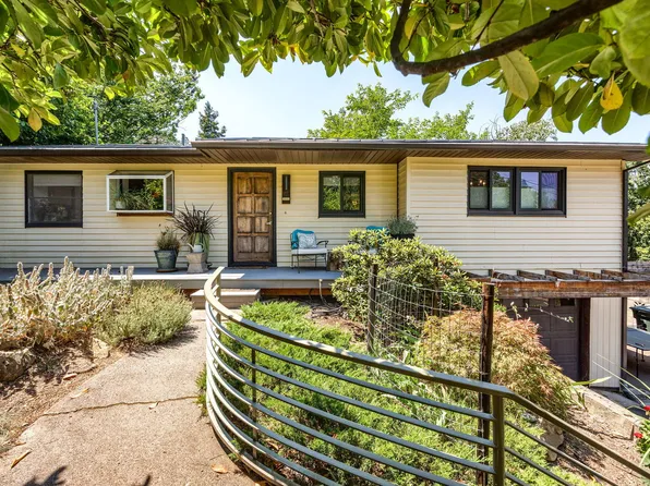 571 S Mountain Ave, Ashland, OR 97520