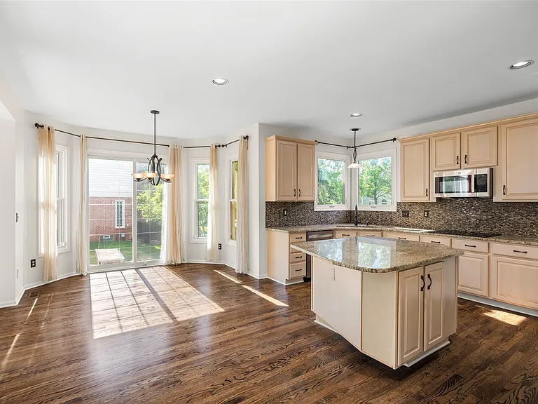 24084 Westmont Dr — Photo 7
