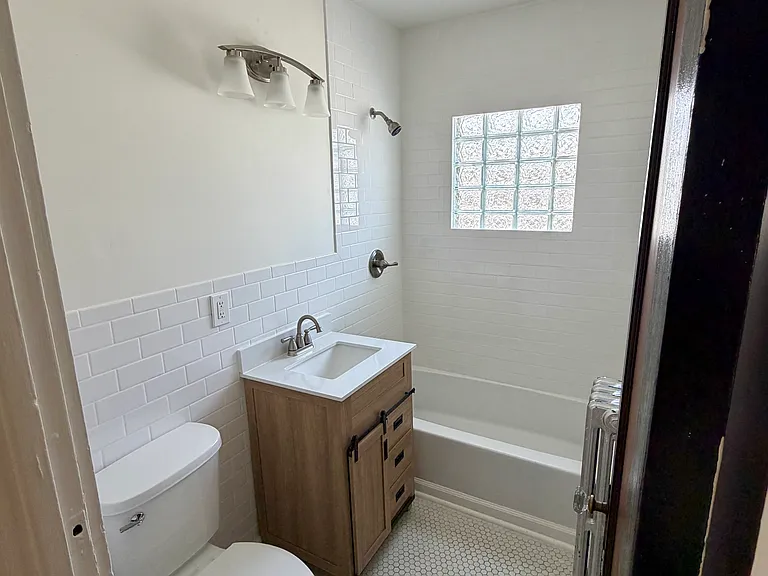 142 Saranac Ave #5 — Photo 3