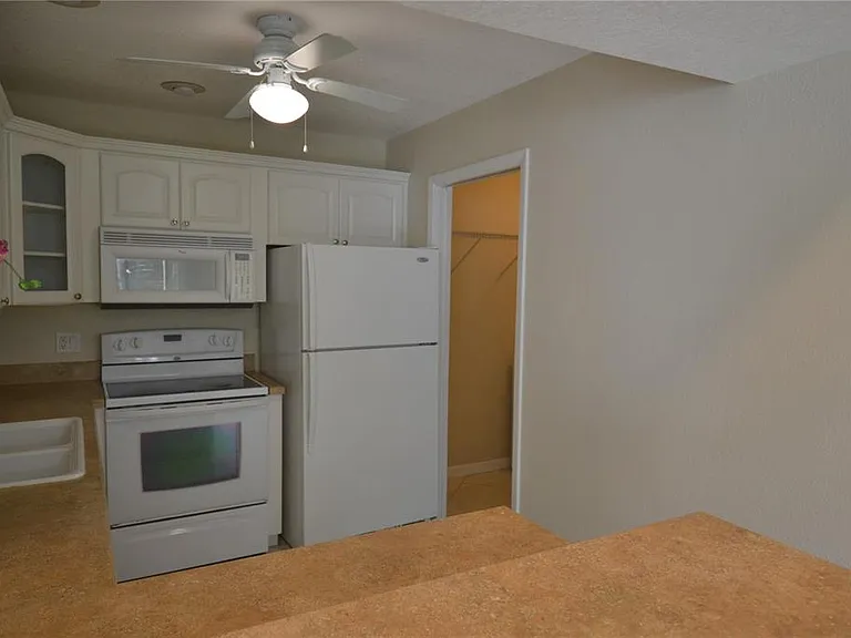 605 Lennox Rd W — Photo 7