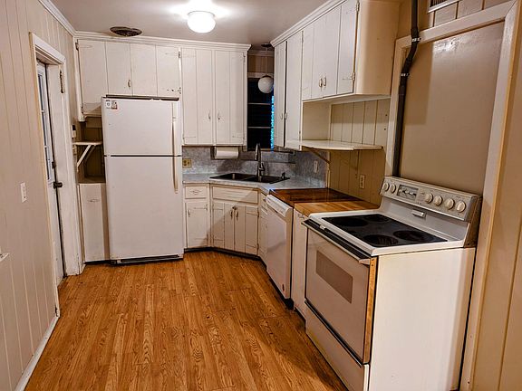 4th image of 3118 Woodley Ter