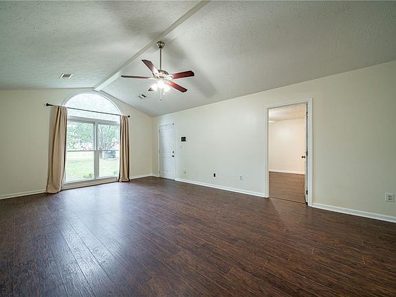 3rd image of 140 Lee Road 885