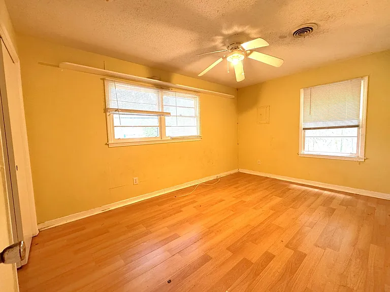 654 Ynestra Dr — Photo 12