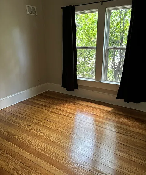 211 N Moss St — Photo 2