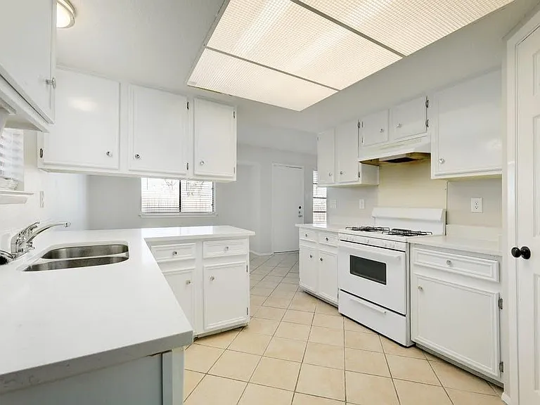 1214 Doonesbury Dr — Photo 11
