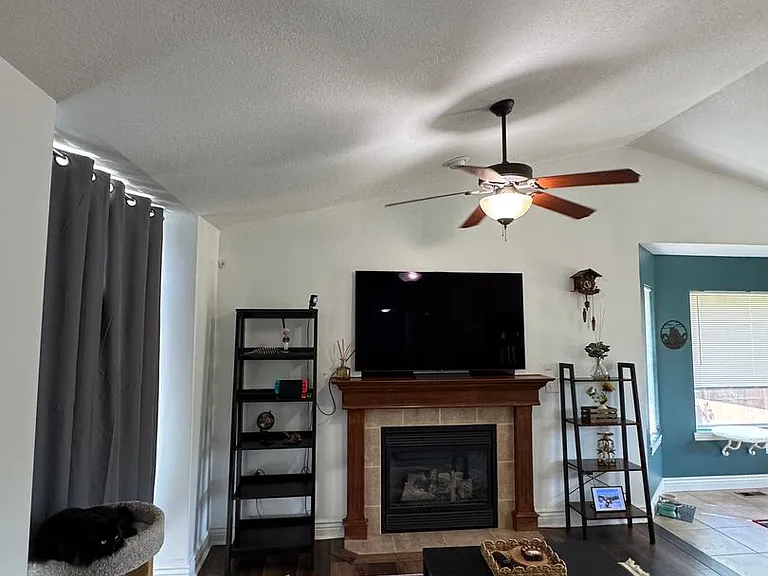 828 Fossilridge Dr — Photo 3