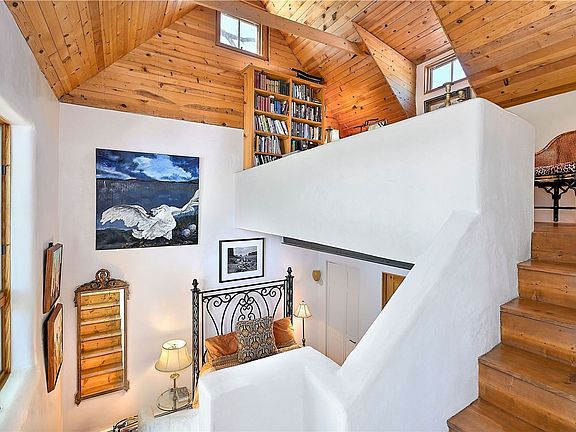 5th image of 227 Rodriguez St