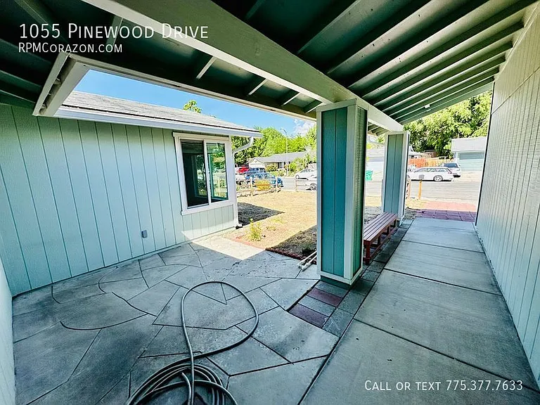 1055 Pinewood Dr — Photo 2