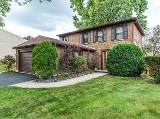 571 Iroquois Trl, Carol Stream, IL 60188