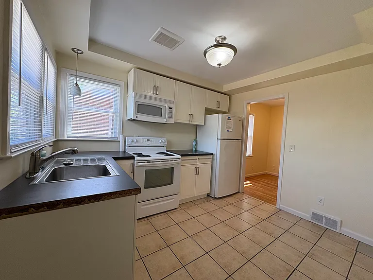 1726 Moran Ave — Photo 8