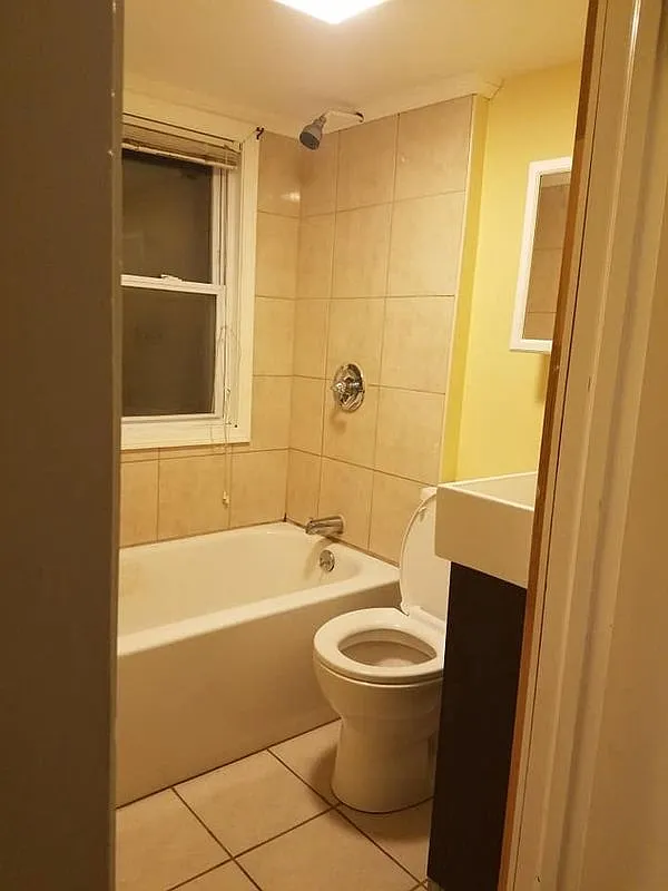 2 bed, 1.0 bath, 900 sqft, $1,425 — Photo 2