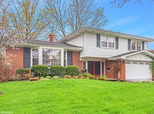 703 E Crestwood Dr, Arlington Heights, IL 60004