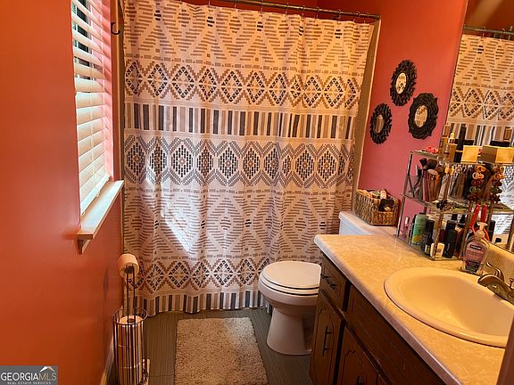 4th image of 102 Jennifer Ln