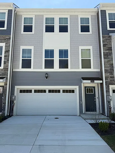 2108 Winterberry Ln Photo 1