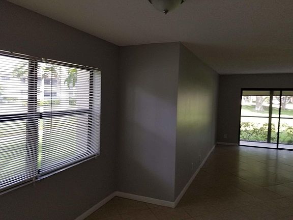 5th image of 265 SE 10th St APT 4C