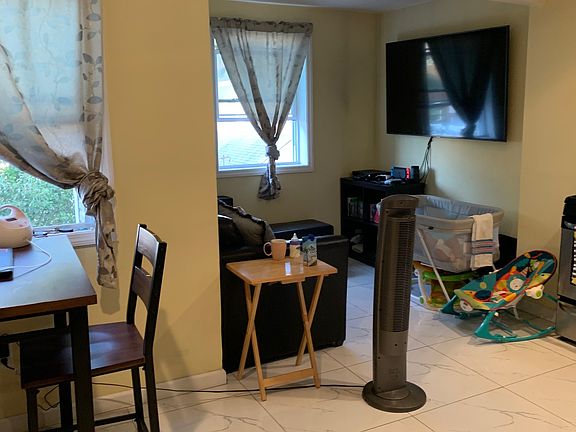 5th image of 10418 94th Ave