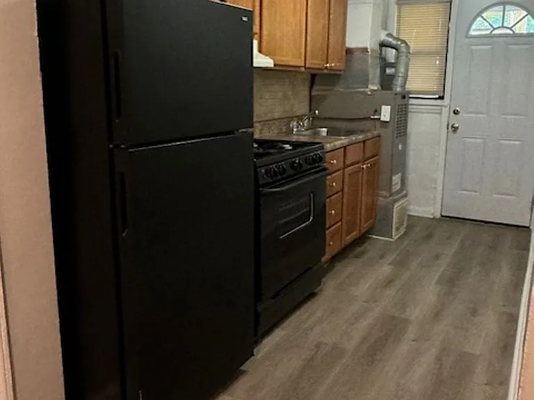 427 Burbank St SE — Photo 3