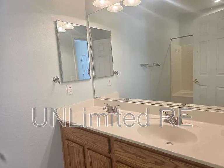 1151 S 16th Pl — Photo 12