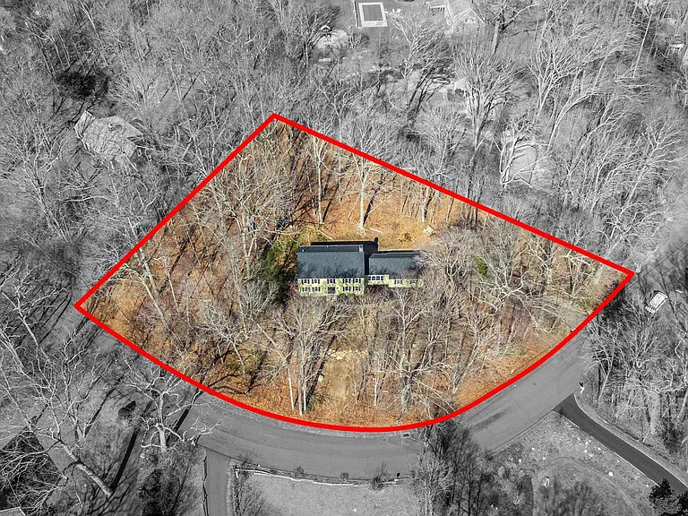 40 Harkness Dr — Photo 35