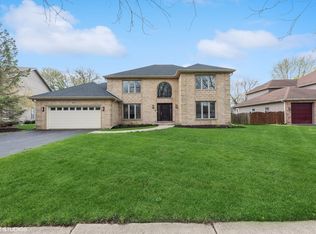 833 Fieldale Ln, Grayslake, IL 60030