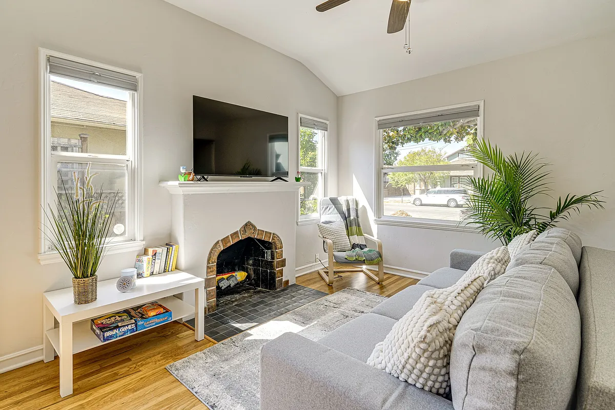 Photo 1 of 27 - 972 S 8th St - San Jose, CA Primary Photo - 972 S 8th St