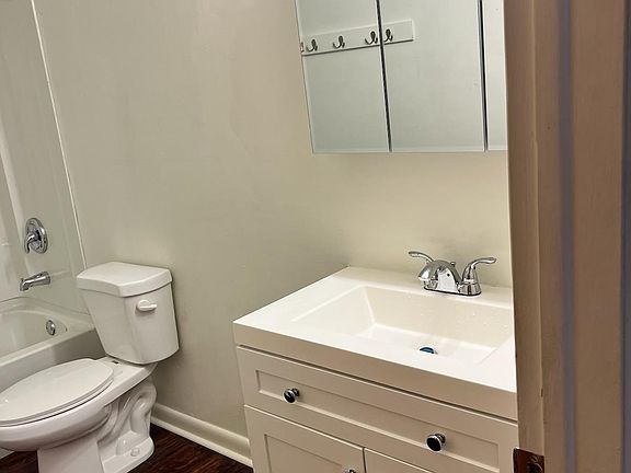 4th image of 301 Kendall Ave #2