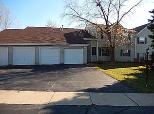 537 E Shag Bark Ln APT A, Streamwood, IL 60107
