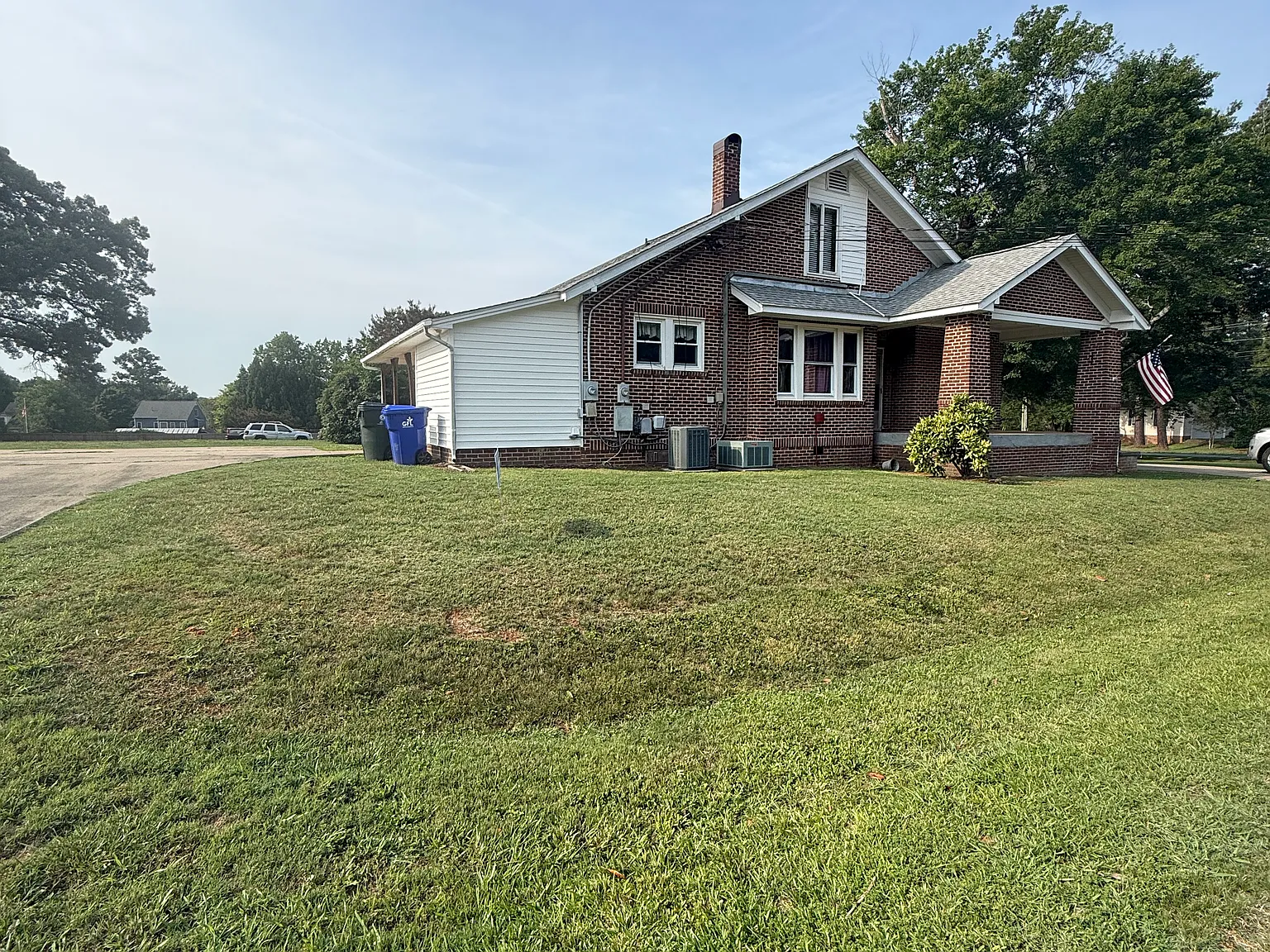 3 bed, 1600 sqft, $1,600 — Photo 2
