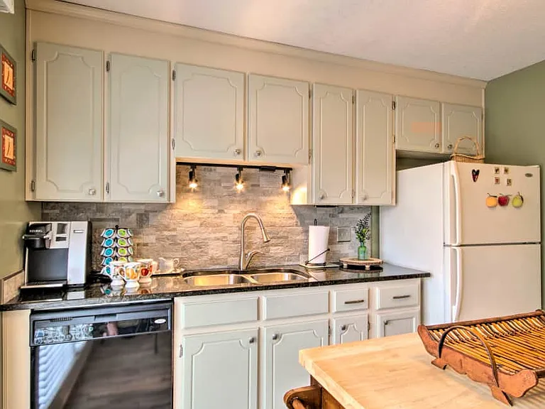 210 Woodhaven Ct — Photo 8