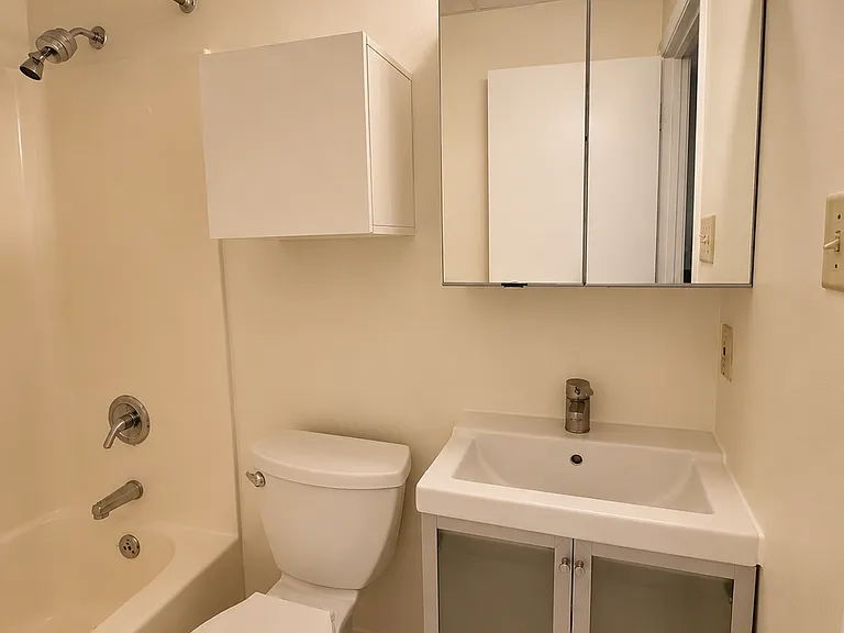 1251 Banks Aly NW #6 — Photo 12
