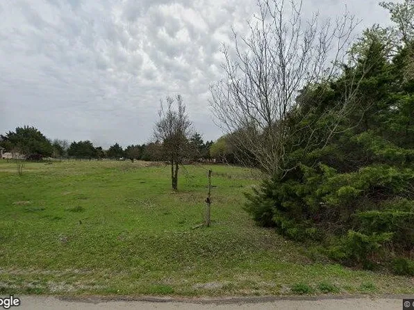 12 Winston Dr, Desoto, TX 75115