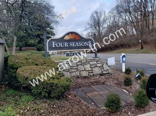 243 Summit Ridge Dr, Nashville, TN 37215