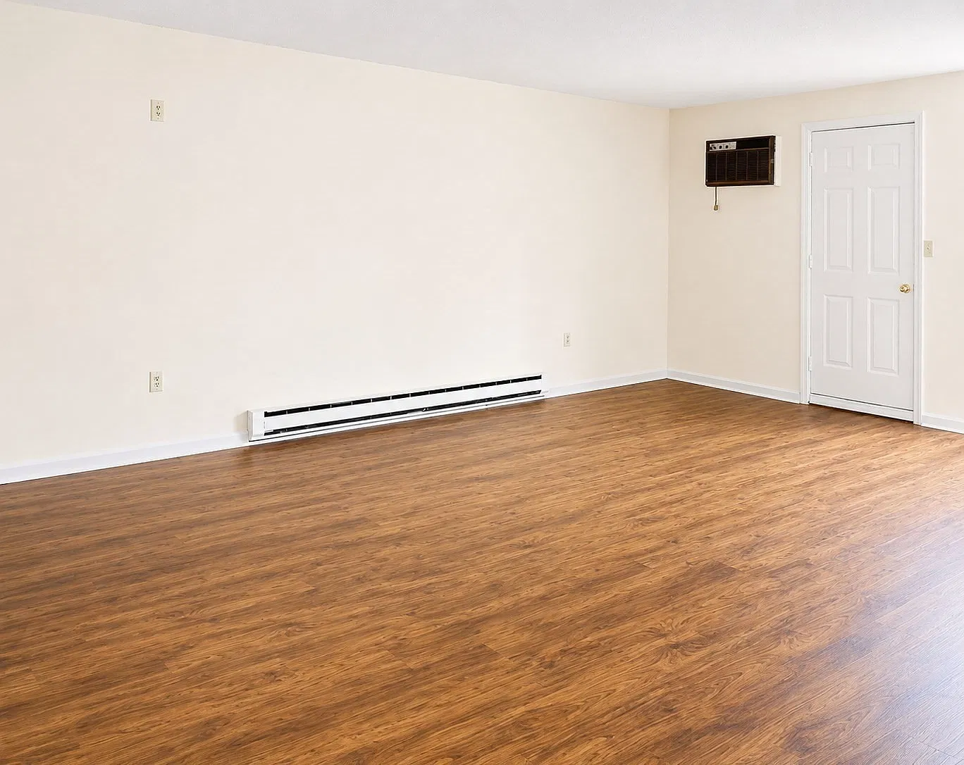 2 bed, 2.0 bath, 1200 sqft, $2,200 — Photo 2