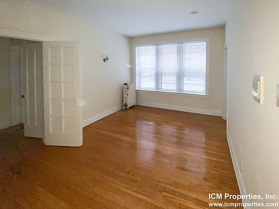 2nd image of 428.109 W Surf St #109