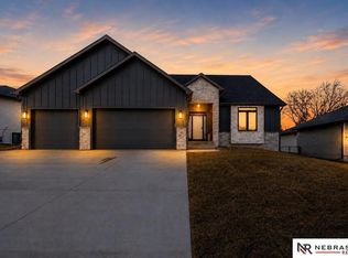 1031 88th St, Lincoln, NE 68510