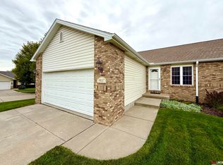 1800 Miranda Ct, Lincoln, NE 68512