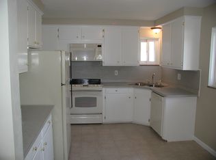 13420 Gerald St, Gibraltar, MI 48173