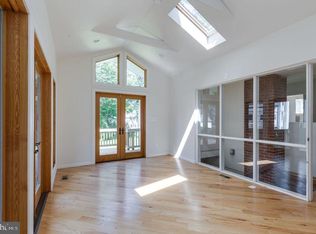 8906 Old Georgetown Rd, Bethesda, MD 20814