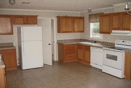 2nd image of 179 Willow Ln NE