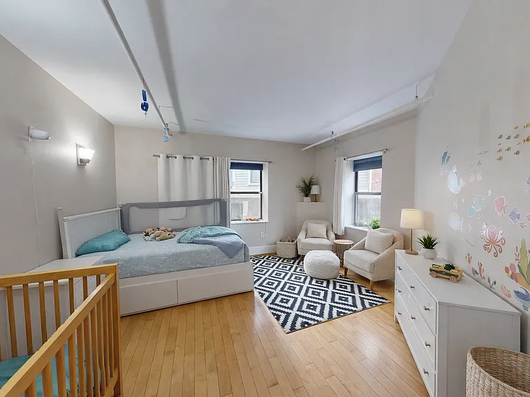 72 Kent St — Photo 2