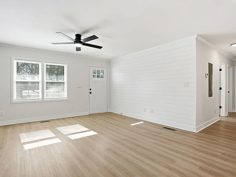 127 Perry St — Photo 10