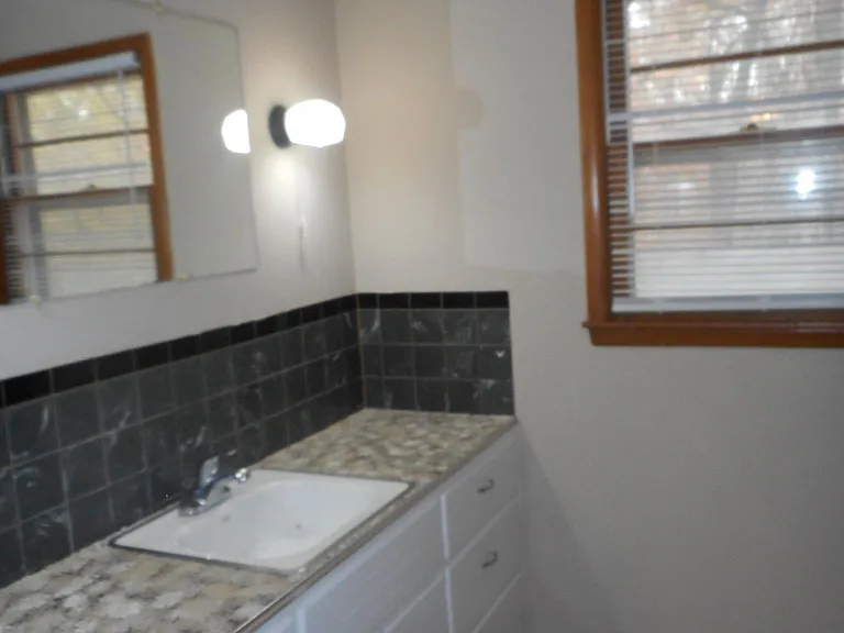 1404 S 5th Ave — Photo 14