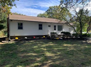 49 Ackerly Ln, Ronkonkoma, NY 11779